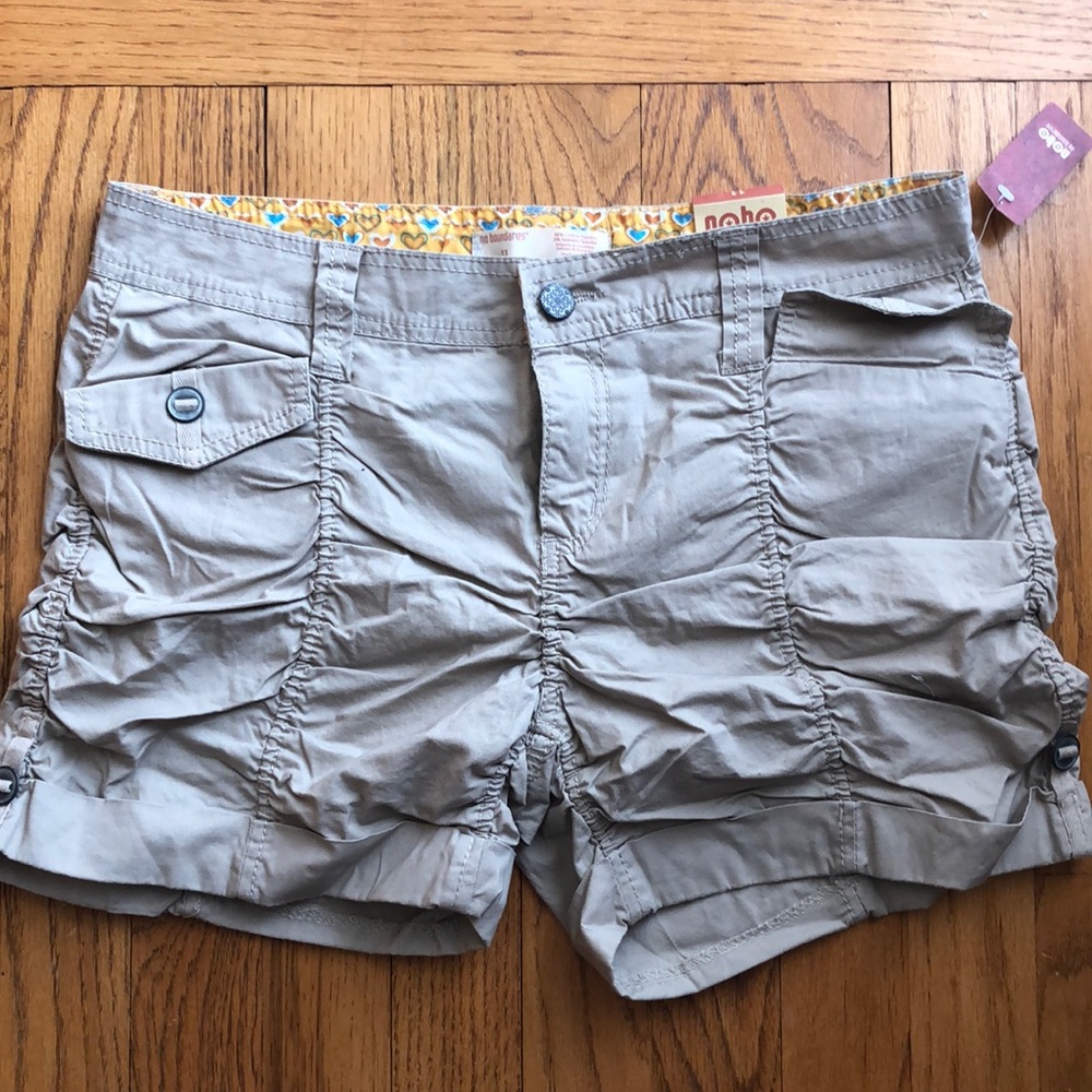 No Boundaries ruched cargo shorts